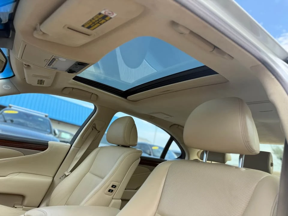 2014 Lexus LS 4th Gen - Image 13 of 19