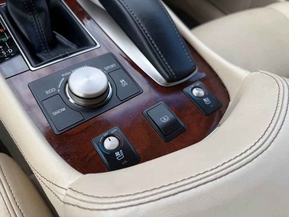 2014 Lexus LS 4th Gen - Image 18 of 19