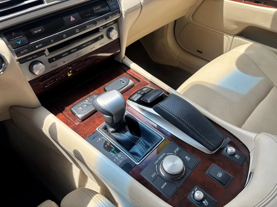 2014 Lexus LS 4th Gen - Image 15 of 20