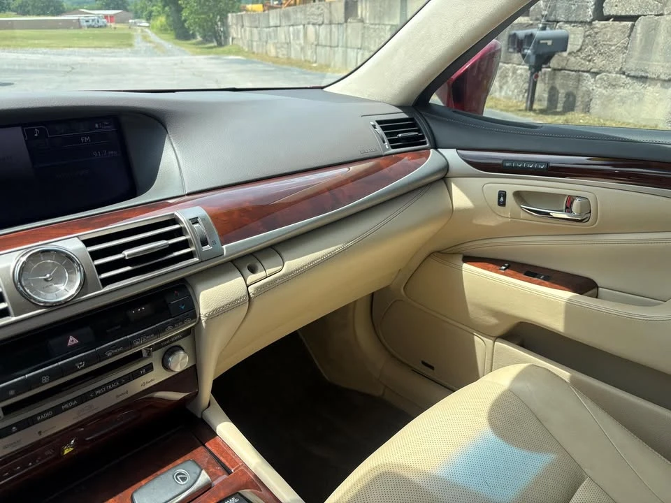 2014 Lexus LS 4th Gen - Image 16 of 20