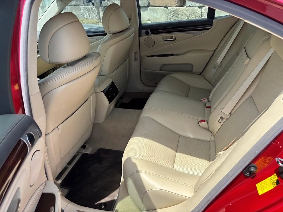 2014 Lexus LS 4th Gen - Image 18 of 20
