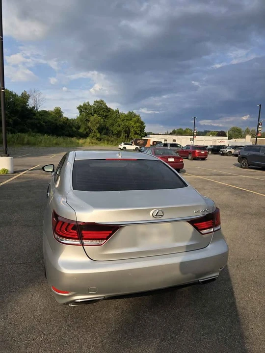 2014 Lexus LS 4th Gen - Image 4 of 12