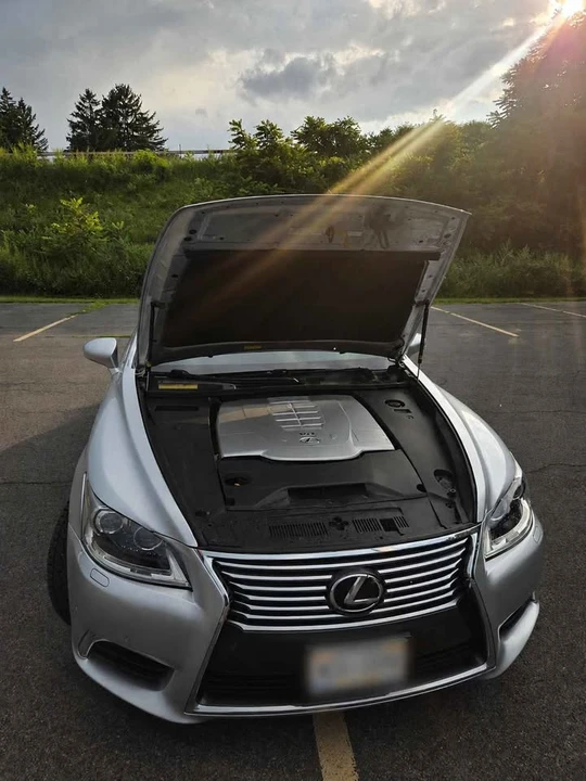 2014 Lexus LS 4th Gen - Image 2 of 12
