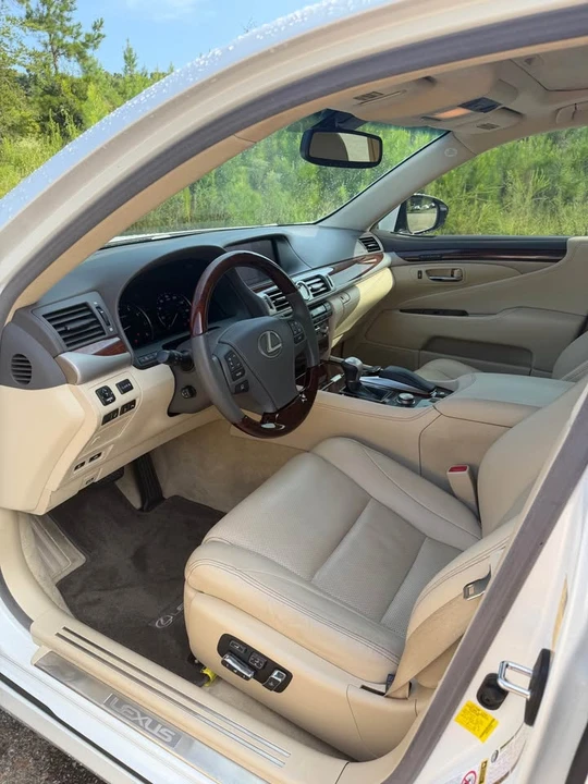2014 Lexus LS 4th Gen - Image 7 of 18