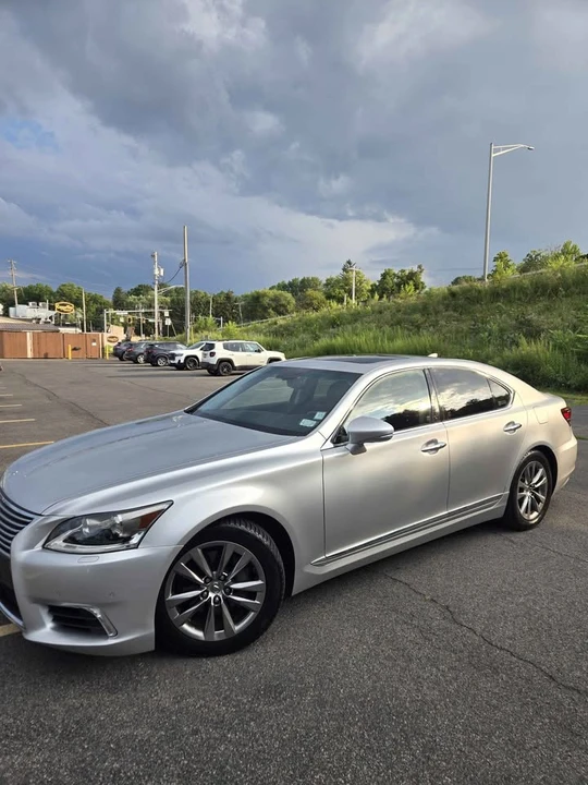 2014 Lexus LS 4th Gen - Image 3 of 12