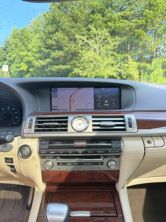 2014 Lexus LS 4th Gen - Image 15 of 18