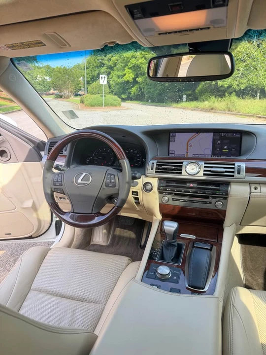 2014 Lexus LS 4th Gen - Image 13 of 18