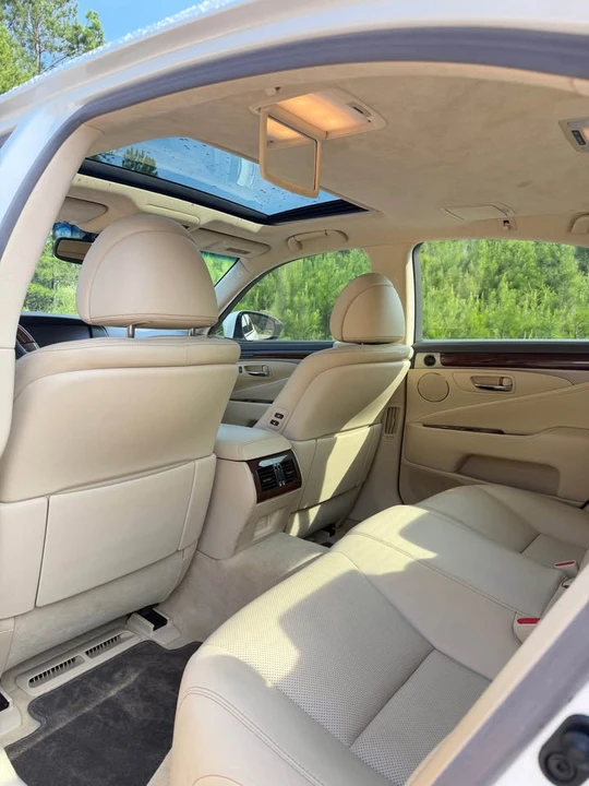 2014 Lexus LS 4th Gen - Image 11 of 18