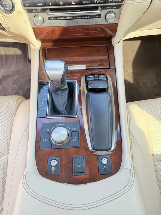 2014 Lexus LS 4th Gen - Image 14 of 18