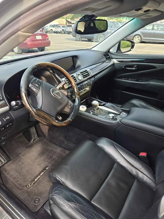 2014 Lexus LS 4th Gen - Image 8 of 12