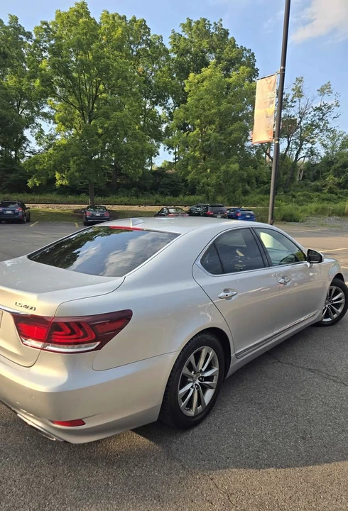 2014 Lexus LS 4th Gen - Image 5 of 12