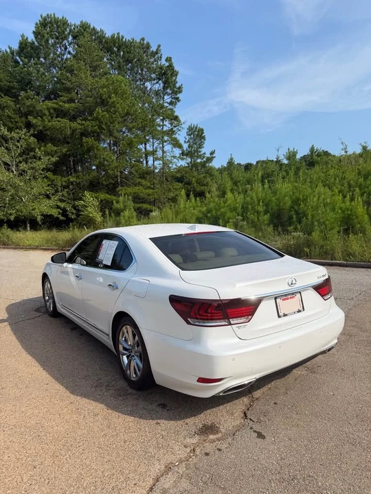 2014 Lexus LS 4th Gen - Image 4 of 18