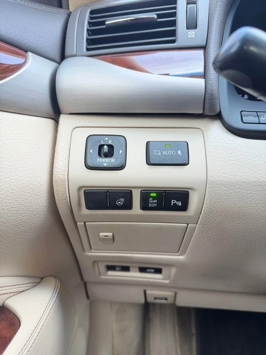 2014 Lexus LS 4th Gen - Image 17 of 18