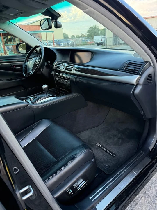 2014 Lexus LS 4th Gen - Image 10 of 20