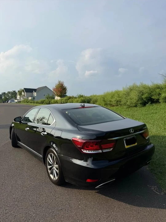 2014 Lexus LS 4th Gen - Image 3 of 16