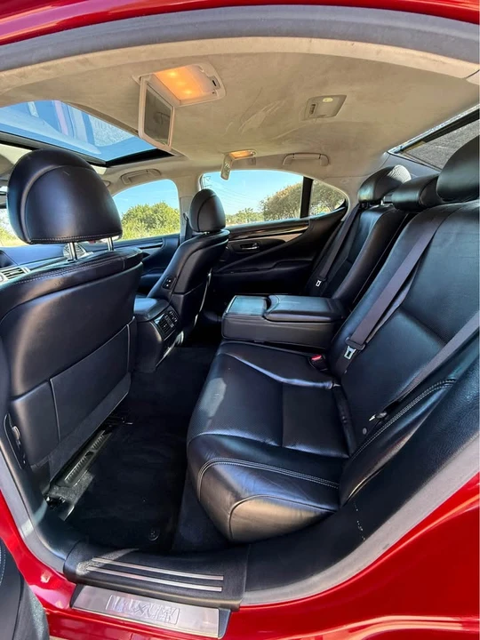 2014 Lexus LS 4th Gen - Image 8 of 15