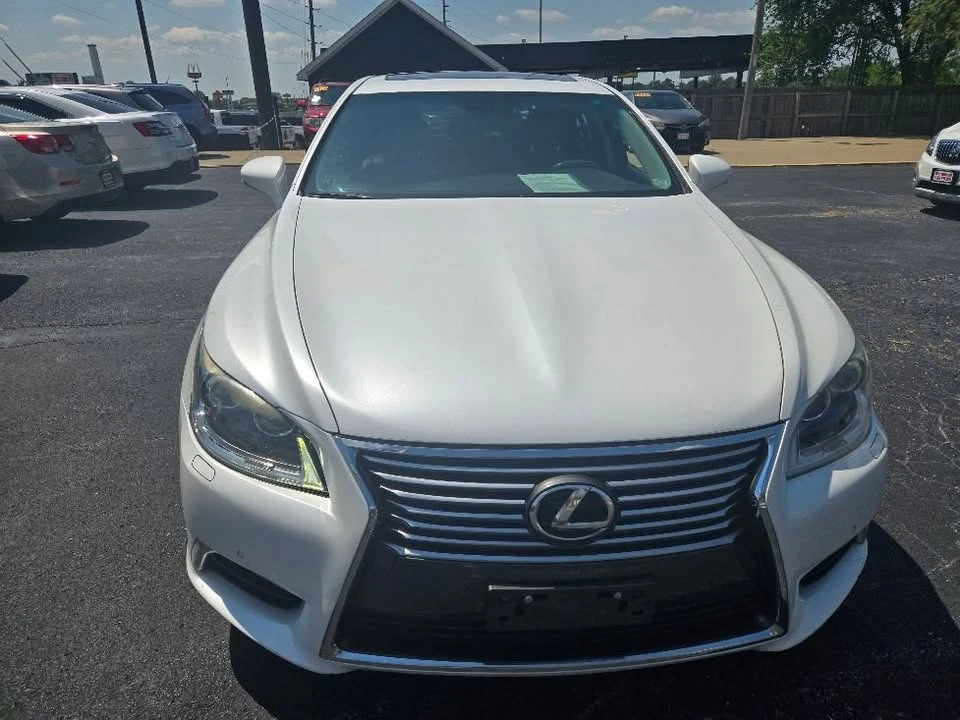 2014 Lexus LS 4th Gen - Image 17 of 18