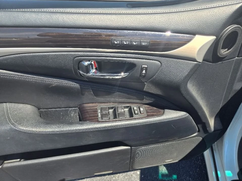 2014 Lexus LS 4th Gen - Image 4 of 18