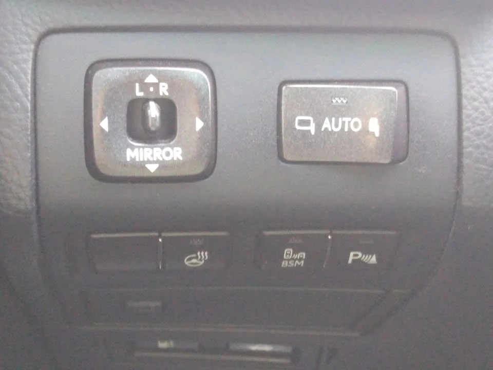 2014 Lexus LS 4th Gen - Image 19 of 20
