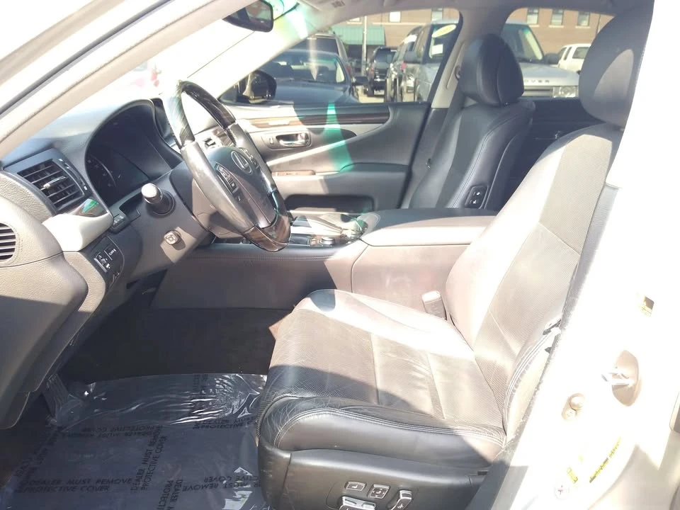 2014 Lexus LS 4th Gen - Image 12 of 20