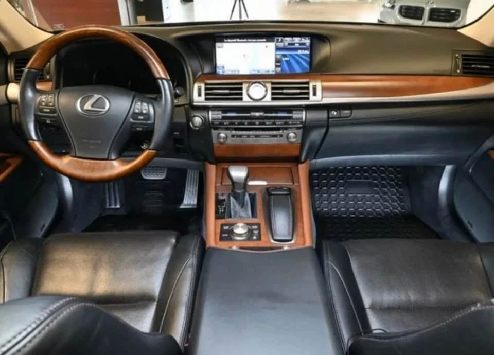 2014 Lexus LS 4th Gen - Image 4 of 6