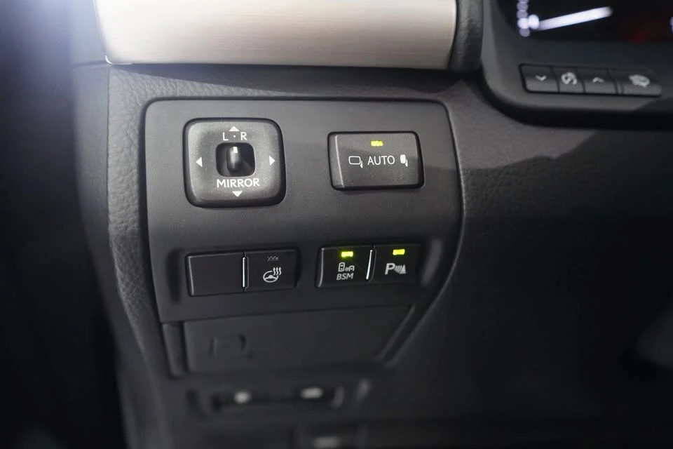 2014 Lexus LS 4th Gen - Image 9 of 20
