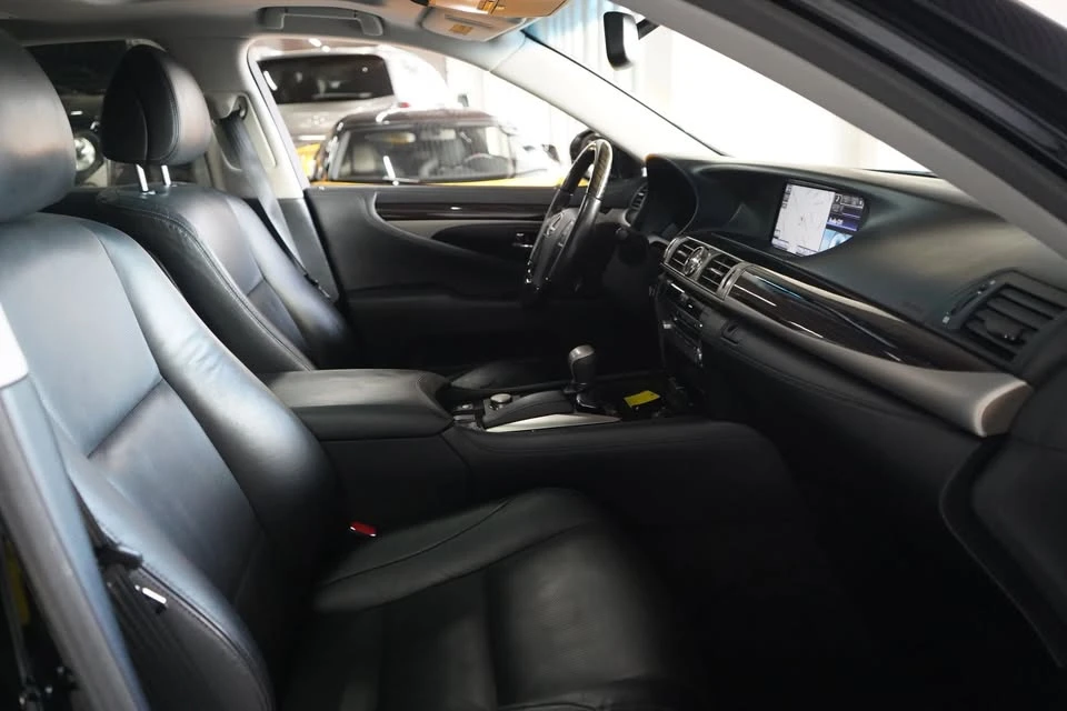 2014 Lexus LS 4th Gen - Image 14 of 20