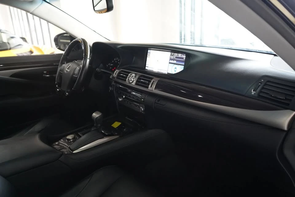 2014 Lexus LS 4th Gen - Image 13 of 20