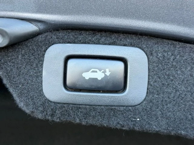 2014 Lexus LS 4th Gen - Image 12 of 21