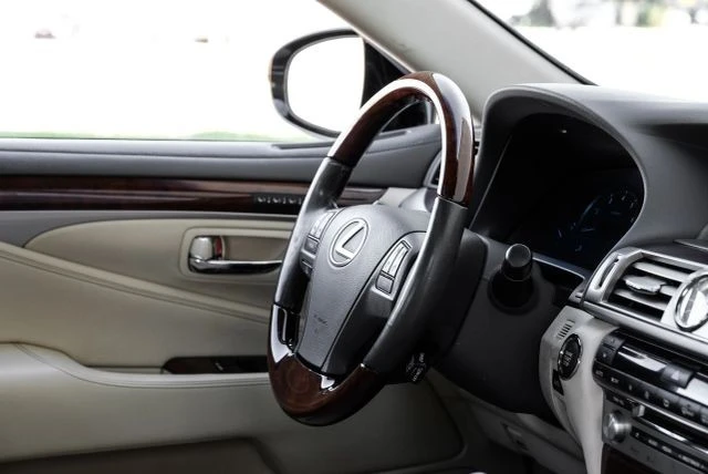 2014 Lexus LS 4th Gen - Image 18 of 21