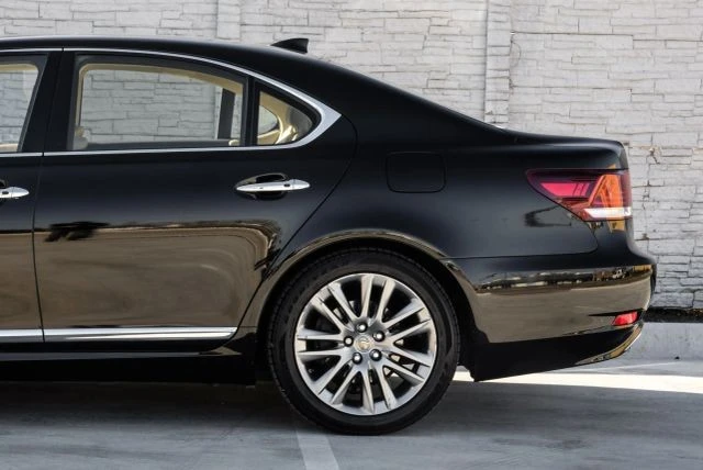 2014 Lexus LS 4th Gen - Image 15 of 21