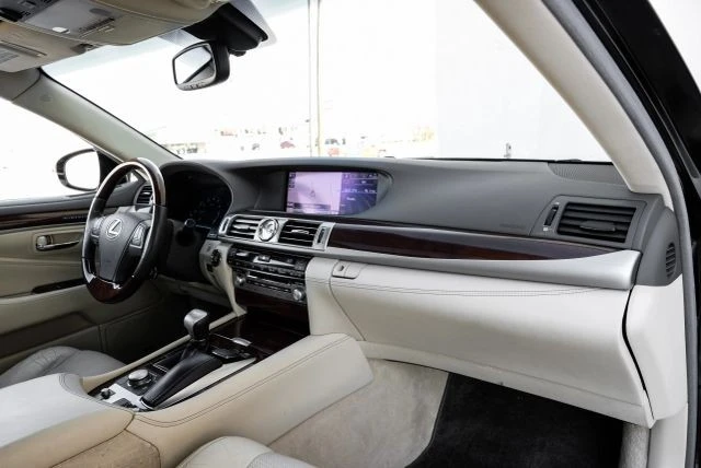 2014 Lexus LS 4th Gen - Image 16 of 21