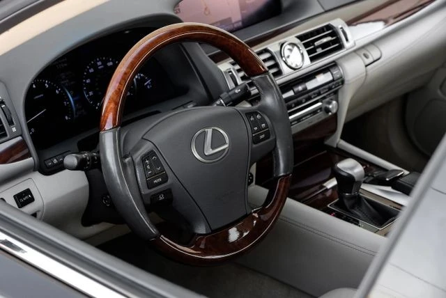 2014 Lexus LS 4th Gen - Image 19 of 21