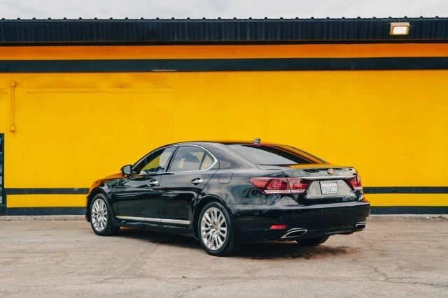2014 Lexus LS 4th Gen - Image 7 of 31
