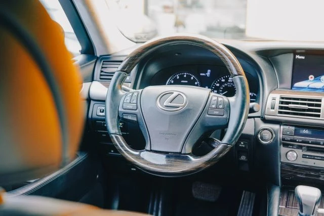 2014 Lexus LS 4th Gen - Image 30 of 31