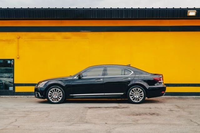2014 Lexus LS 4th Gen - Image 8 of 31