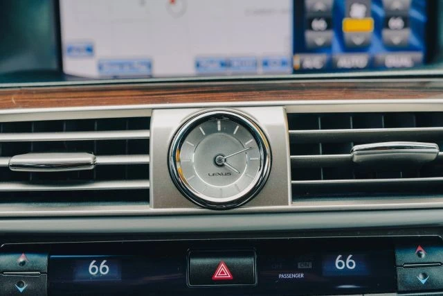 2014 Lexus LS 4th Gen - Image 28 of 31