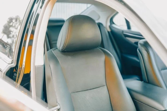 2014 Lexus LS 4th Gen - Image 22 of 31