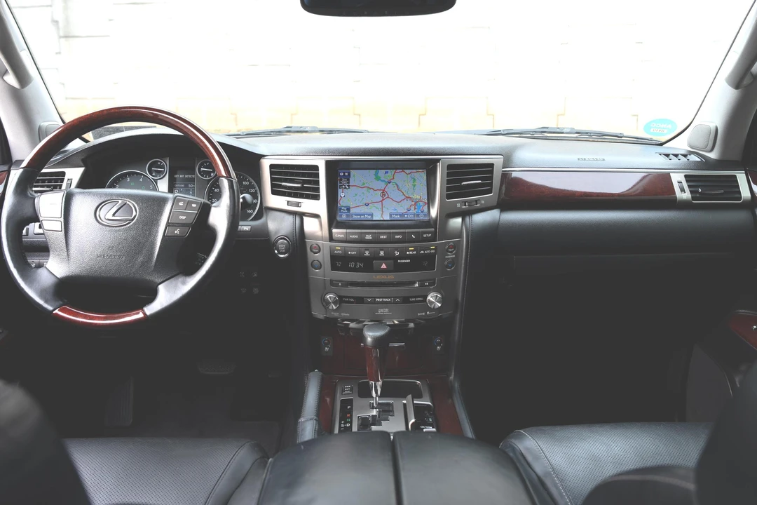 2014 Lexus LX 3rd Gen - Image 28 of 31
