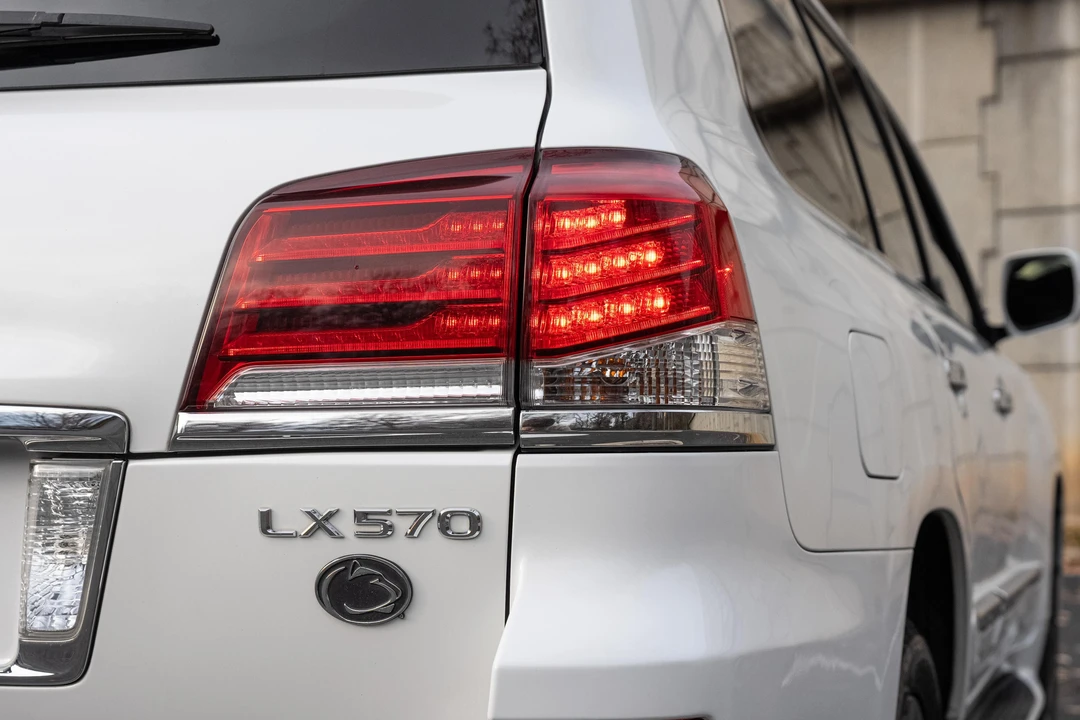 2014 Lexus LX 3rd Gen - Image 18 of 31