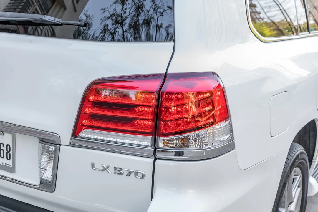 2014 Lexus LX 3rd Gen - Image 18 of 31