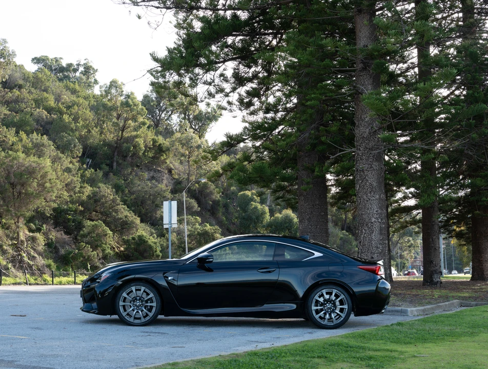 2014 Lexus RC F - Image 4 of 31