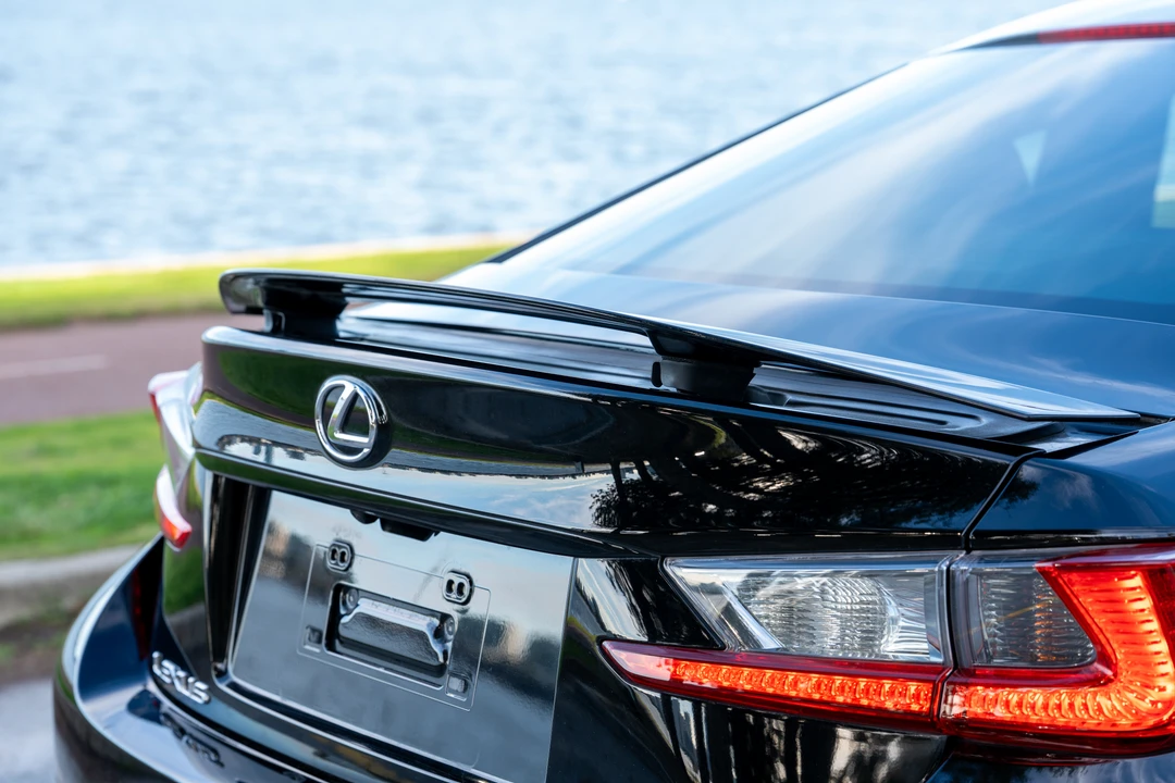 2014 Lexus RC F - Image 27 of 31