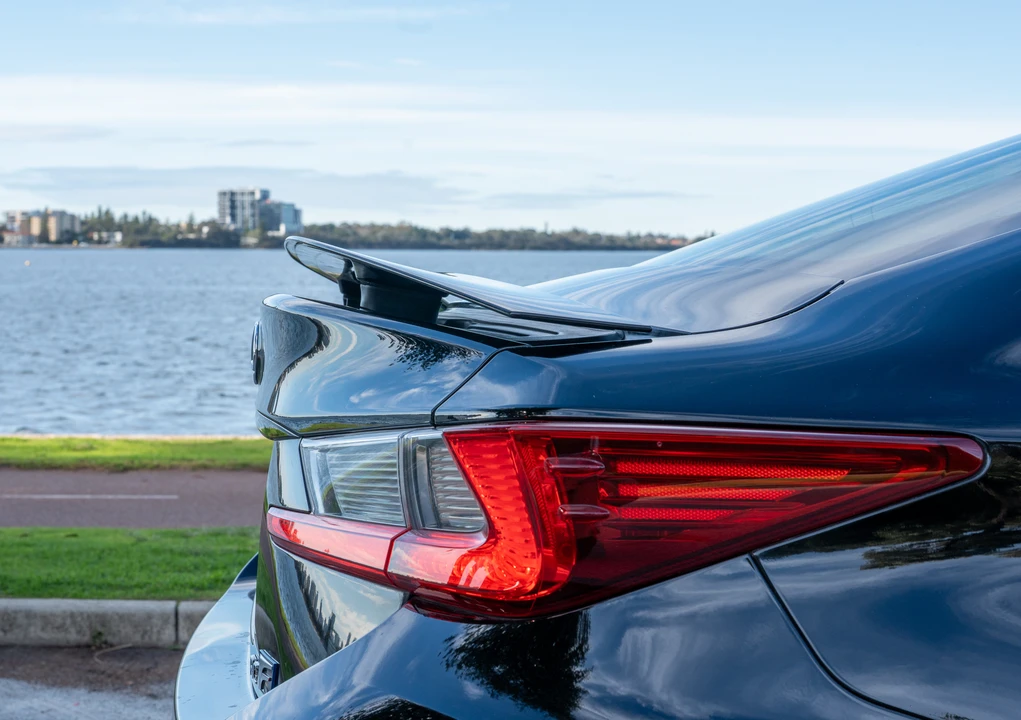 2014 Lexus RC F - Image 28 of 31