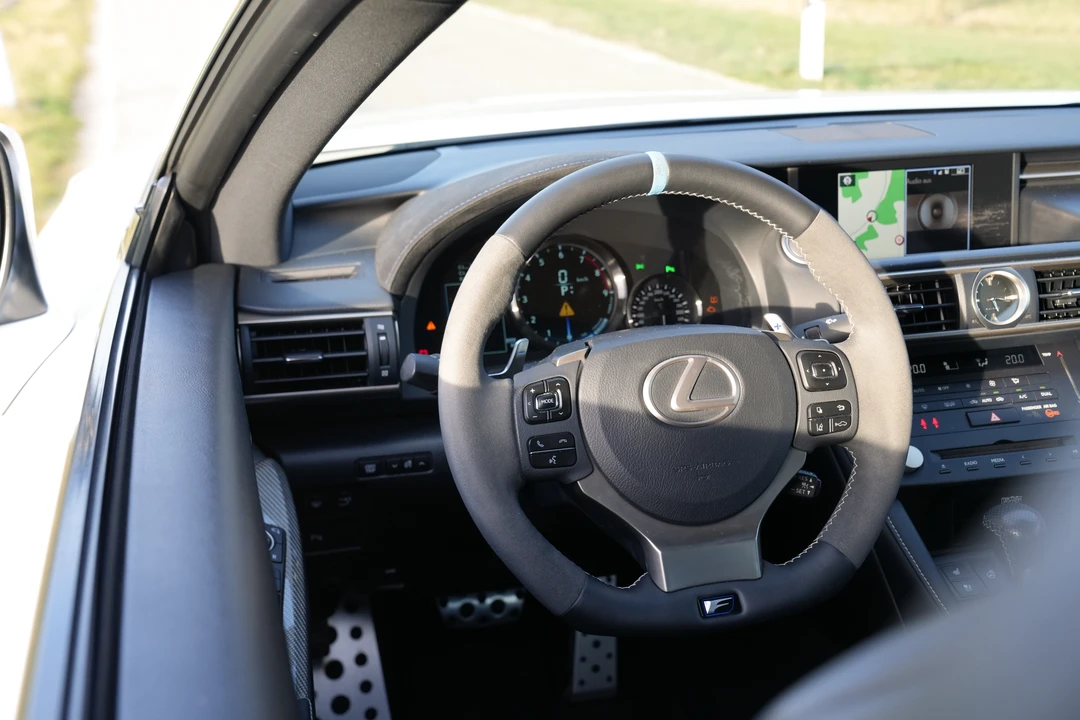 2017 Lexus RC F - Image 4 of 16