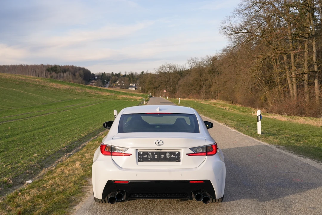 2017 Lexus RC F - Image 6 of 16