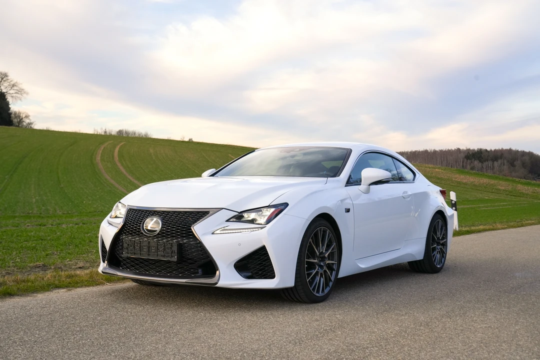 2017 Lexus RC F - Image 3 of 16