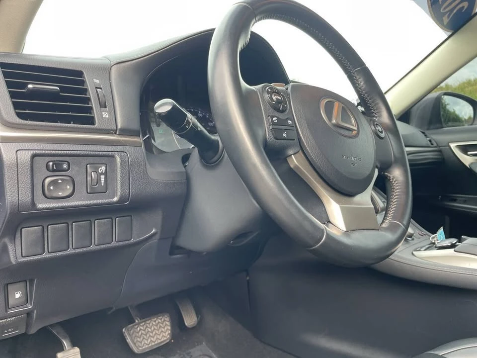 2014 Lexus CT - Image 15 of 20