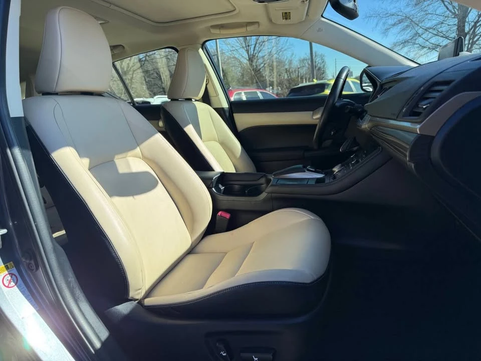 2014 Lexus CT - Image 13 of 20