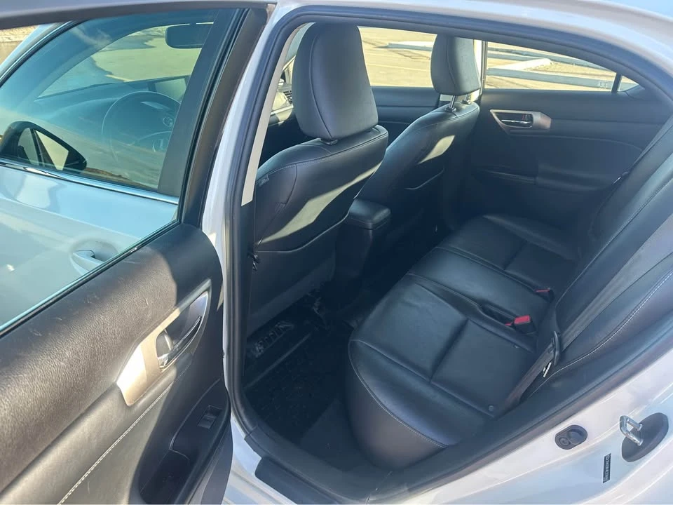 2014 Lexus CT - Image 8 of 12